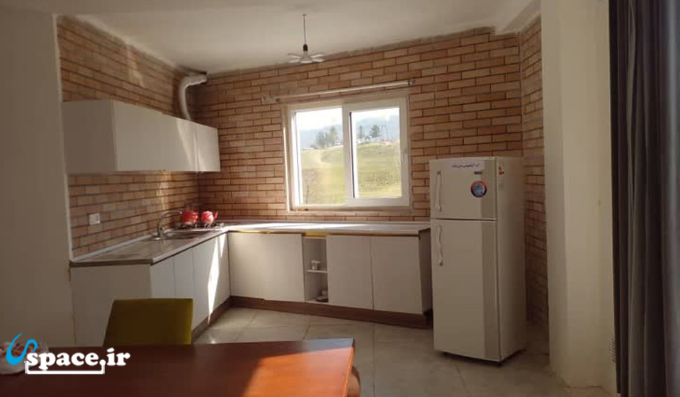 آشپزخانه سوئیت سه خوابه 6 تخته دبل دهکده توریستی برنجستانک - سوادکوه - مازنداران